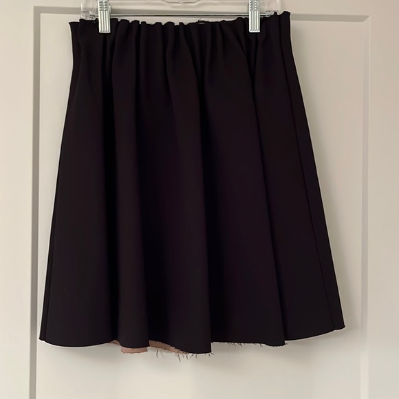 Black Zara a line skirt with unfinished edges - Picture 1 of 2